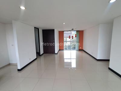 Apartamento de 3 alcobas en arriendo en Lalinde, Medellín, 130 m² · foto 1 de 20