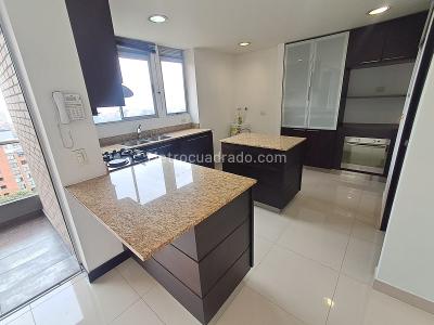 Apartamento de 3 alcobas en arriendo en Lalinde, Medellín, 130 m² · foto 3 de 20