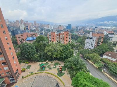 Apartamento de 3 alcobas en arriendo en Lalinde, Medellín, 130 m² · foto 4 de 20