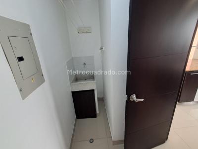 Apartamento de 3 alcobas en arriendo en Lalinde, Medellín, 130 m² · foto 8 de 20
