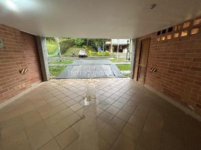 Casa de 3 alcobas en arriendo en San Sebastian, Envigado, 180 m² · foto 2 de 20