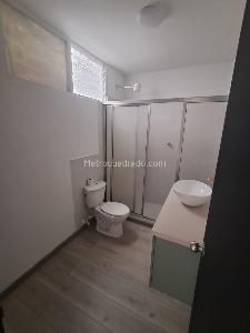 Casa de 4 alcobas en arriendo en Laureles, Medellín, 120 m² · foto 10 de 16