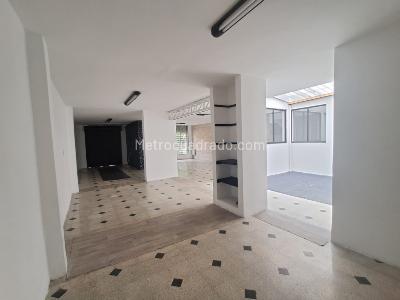 Casa de 4 alcobas en arriendo en Laureles, Medellín, 120 m² · foto 9 de 16