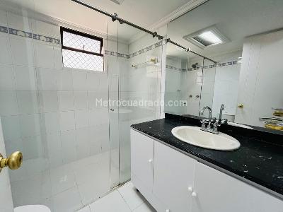Apartamento de 4 alcobas en arriendo en El Tesoro, Medellín, 137 m² · foto 14 de 20