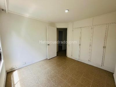 Apartamento de 4 alcobas en arriendo en El Tesoro, Medellín, 137 m² · foto 15 de 20
