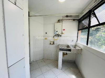 Apartamento de 4 alcobas en arriendo en El Tesoro, Medellín, 137 m² · foto 3 de 20