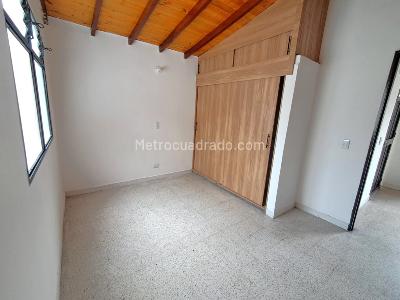 Casa de 5 alcobas en arriendo en La Gloria, Medellín, 95 m² · foto 10 de 10