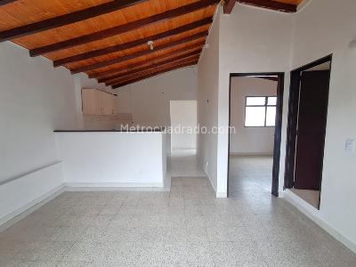 Casa de 5 alcobas en arriendo en La Gloria, Medellín, 95 m² · foto 7 de 10