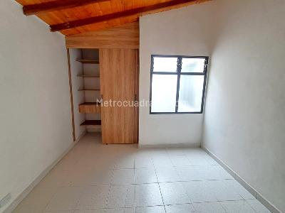 Casa de 5 alcobas en arriendo en La Gloria, Medellín, 95 m² · foto 9 de 10