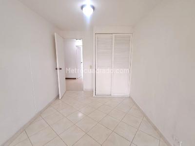 Apartamento de 2 alcobas en arriendo en La Almeria, Medellín, 48 m² · foto 3 de 13