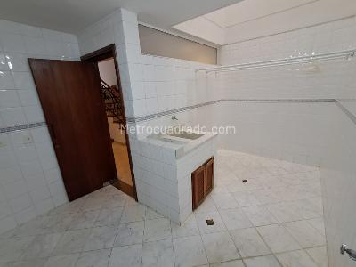 Casa de 4 alcobas en arriendo en Las Lomas, Medellín, 300 m² · foto 12 de 20