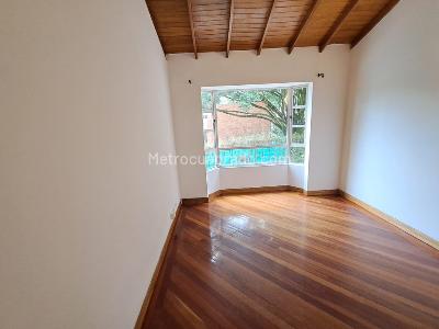 Casa de 4 alcobas en arriendo en Las Lomas, Medellín, 300 m² · foto 16 de 20
