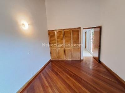 Casa de 4 alcobas en arriendo en Las Lomas, Medellín, 300 m² · foto 17 de 20