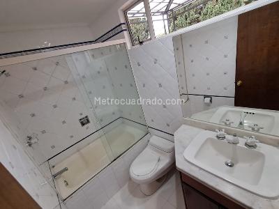 Casa de 4 alcobas en arriendo en Las Lomas, Medellín, 300 m² · foto 18 de 20