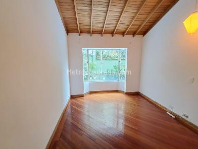 Casa de 4 alcobas en arriendo en Las Lomas, Medellín, 300 m² · foto 19 de 20