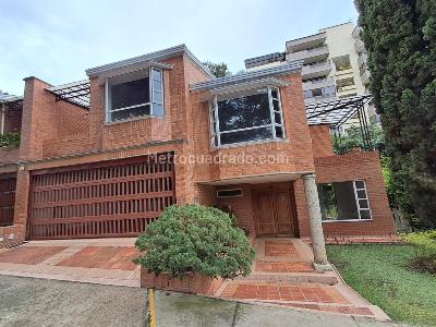 Casa de 4 alcobas en arriendo en Las Lomas, Medellín, 300 m² · foto 1 de 20