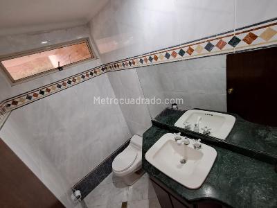 Casa de 4 alcobas en arriendo en Las Lomas, Medellín, 300 m² · foto 4 de 20