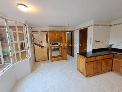 Casa de 4 alcobas en arriendo en Las Lomas, Medellín, 300 m² · foto 9 de 20