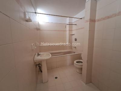 Casa de 4 alcobas en arriendo en El Velodromo, Medellín, 190 m² · foto 10 de 15