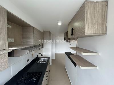 Apartamento de 3 alcobas en arriendo en Envigado, Envigado, 74 m² · foto 3 de 20