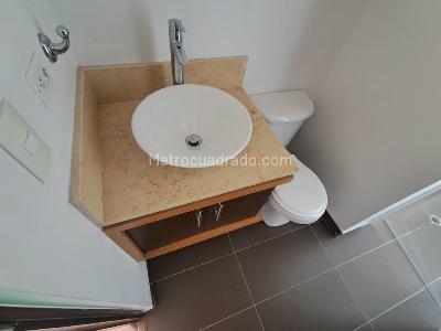 Apartamento de 2 alcobas en arriendo en Castropol, Medellín, 89 m² · foto 13 de 20