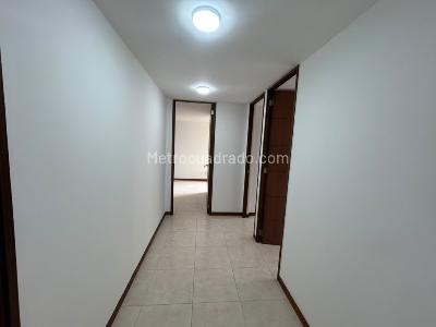 Apartamento de 3 alcobas en arriendo en Zuñiga, Envigado, 84 m² · foto 10 de 18