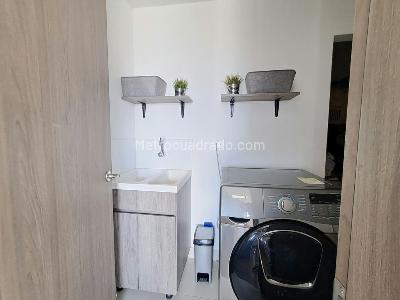Apartamento de 3 alcobas en venta en El Castillo, Medellín, 138 m² · foto 9 de 20