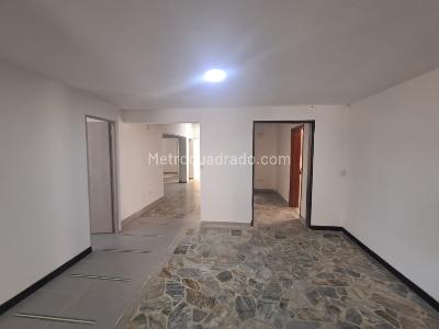 Casa de 5 alcobas en arriendo en Conquistadores, Medellín, 500 m² · foto 16 de 20