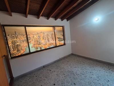 Casa de 5 alcobas en arriendo en Conquistadores, Medellín, 500 m² · foto 2 de 20