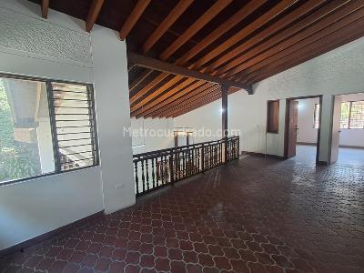 Casa de 5 alcobas en arriendo en Conquistadores, Medellín, 500 m² · foto 4 de 20