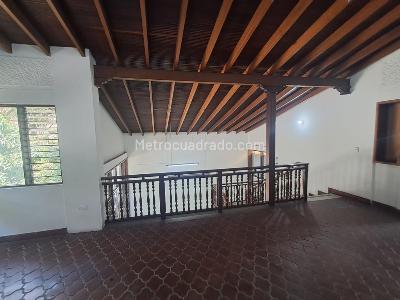 Casa de 5 alcobas en arriendo en Conquistadores, Medellín, 500 m² · foto 6 de 20