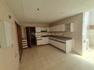 Casa de 5 alcobas en arriendo en Conquistadores, Medellín, 500 m² · foto 8 de 20