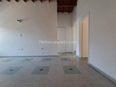 Casa de 4 alcobas en arriendo en Lorena, Medellín, 400 m² · foto 11 de 20