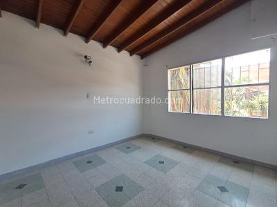 Casa de 4 alcobas en arriendo en Lorena, Medellín, 400 m² · foto 15 de 20
