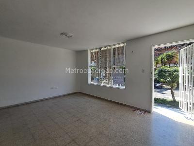 Casa de 4 alcobas en arriendo en Lorena, Medellín, 400 m² · foto 2 de 20