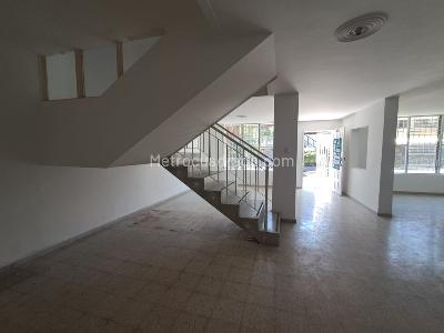 Casa de 4 alcobas en arriendo en Lorena, Medellín, 400 m² · foto 3 de 20