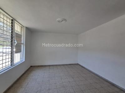 Casa de 4 alcobas en arriendo en Lorena, Medellín, 400 m² · foto 5 de 20