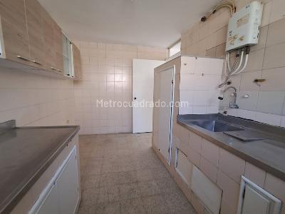 Casa de 4 alcobas en arriendo en Lorena, Medellín, 400 m² · foto 9 de 20