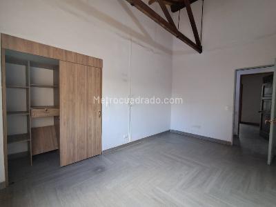 Casa de 5 alcobas en arriendo en Laureles, Medellín, 320 m² · foto 17 de 18