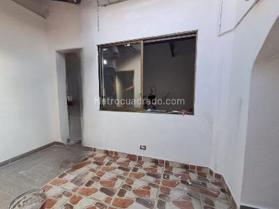 Casa de 5 alcobas en arriendo en Laureles, Medellín, 320 m² · foto 2 de 18