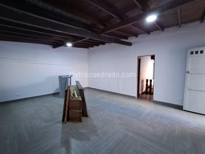 Casa de 5 alcobas en arriendo en Laureles, Medellín, 320 m² · foto 5 de 18