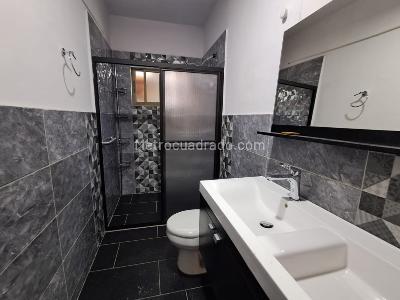Casa de 5 alcobas en arriendo en Laureles, Medellín, 320 m² · foto 9 de 18