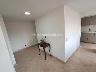 Apartamento de 3 alcobas en arriendo en Patio Bonito, Medellín, 110 m² · foto 3 de 16