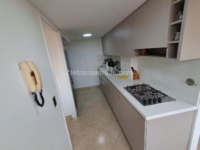 Apartamento de 3 alcobas en arriendo en Patio Bonito, Medellín, 110 m² · foto 4 de 16