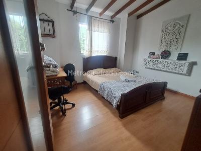 Apartamento de 2 alcobas en arriendo en Los Alpes, Medellín, 72 m² · foto 9 de 10