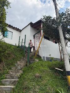 Casa de 3 alcobas en venta en Las Antillas, Envigado, 200 m² · foto 1 de 14