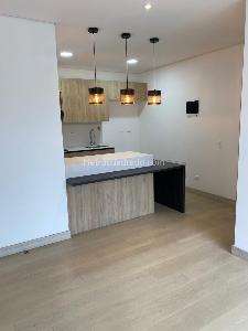Apartamento de 2 alcobas en venta en Los Balsos, Medellín, 61 m² · foto 2 de 20