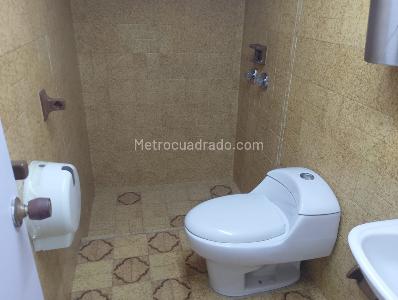 Casa de 5 alcobas en arriendo en Quinta Paredes, Bogotá, 700 m² · foto 14 de 16