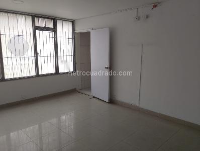 Casa de 5 alcobas en arriendo en Quinta Paredes, Bogotá, 700 m² · foto 3 de 16
