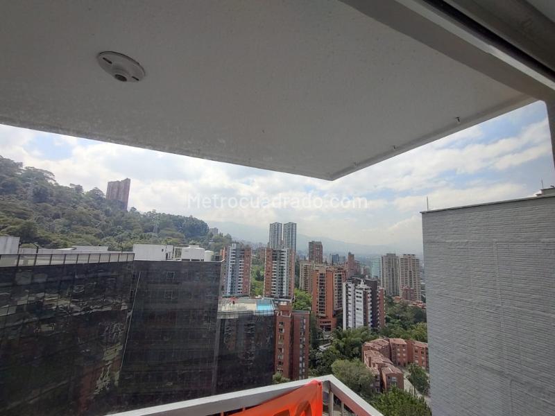 Apartamento Estiloso de 3 Alcobas con Piscina en El Poblado - 2
